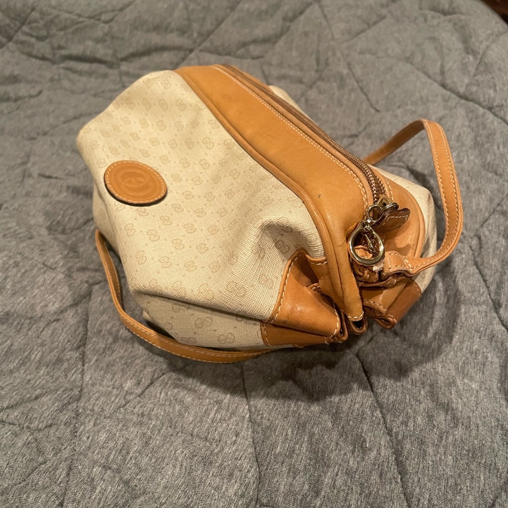 Gucci vintage bag. The handle shows signs of wear.